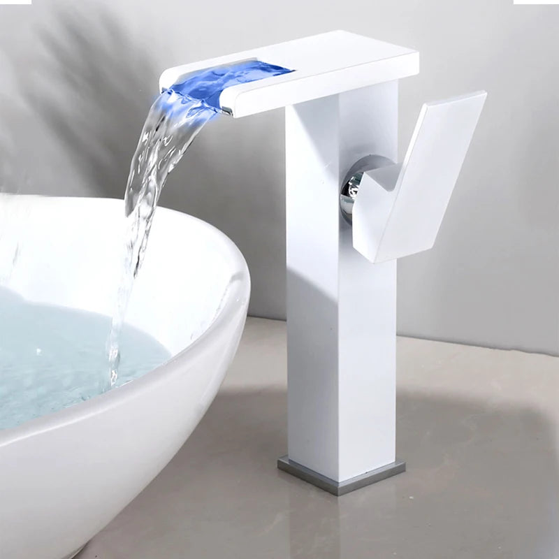 Robinet design cascade LED pour lavabo salle de bain avec température réglable