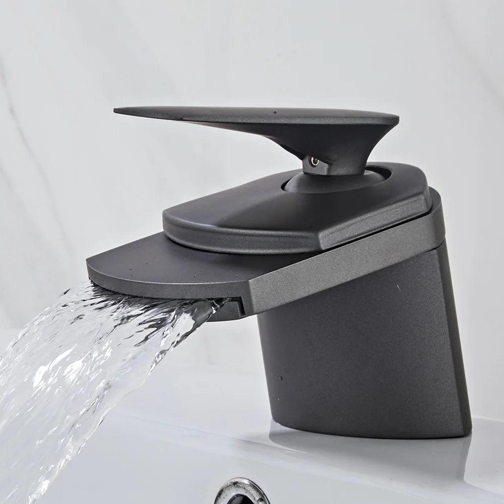 Robinet lavabo design cascade en laiton et verre trempé