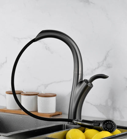 Robinet de cuisine design avec douchette flexible en laiton brossé