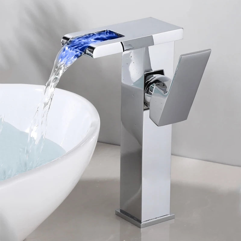 Robinet design cascade LED pour lavabo salle de bain avec température réglable