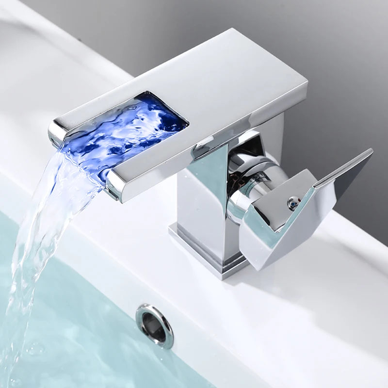 Robinet design cascade LED pour lavabo salle de bain avec température réglable