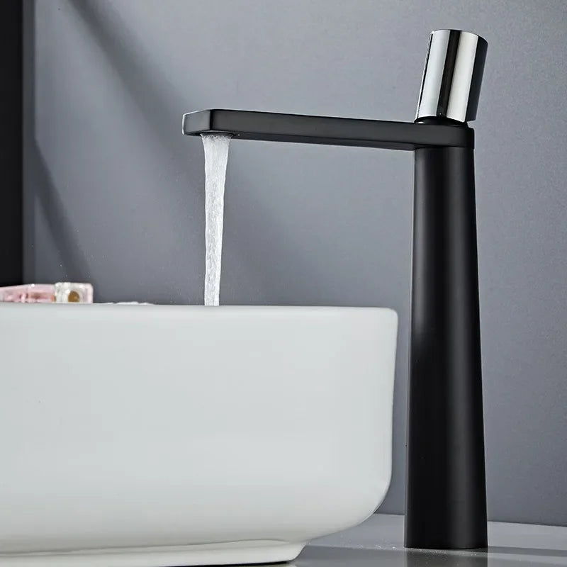 Robinet de lavabo minimaliste au design géométrique