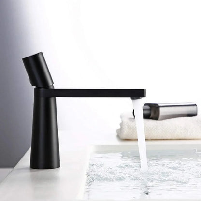 Robinet de lavabo minimaliste au design géométrique