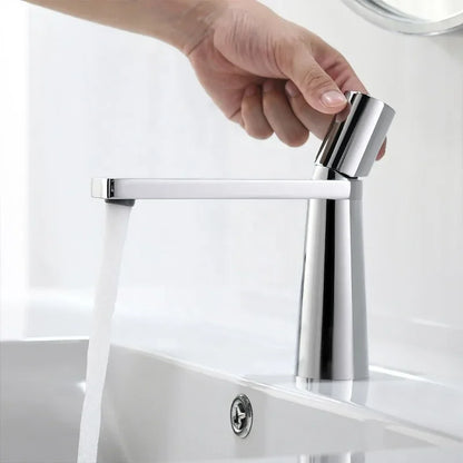 Robinet de lavabo minimaliste au design géométrique