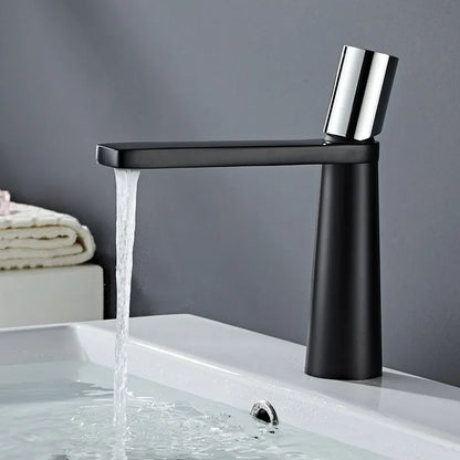 Robinet de lavabo minimaliste au design géométrique