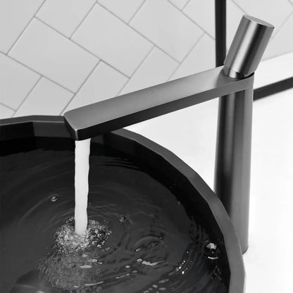 Robinet de lavabo minimaliste au design géométrique