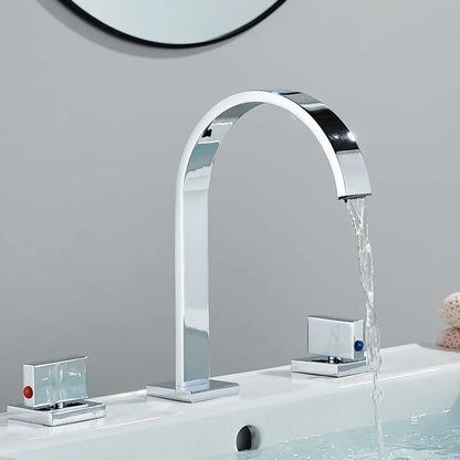 Robinet de salle de bain minimaliste à poignées déportées