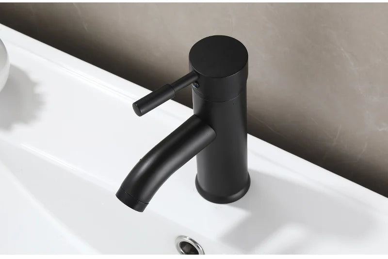 Robinet mitigeur minimaliste pour lavabo de salle de bain