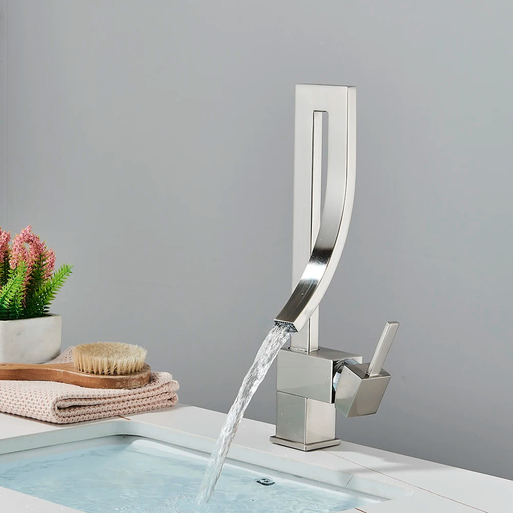 Robinet haut design pour lavabo de salle de bain