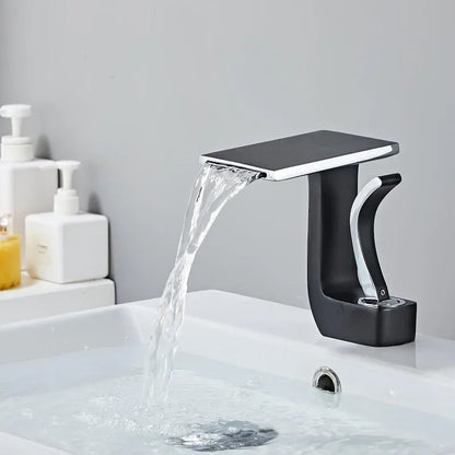 Robinet lavabo salle de bain design géométrique mitigeur plat