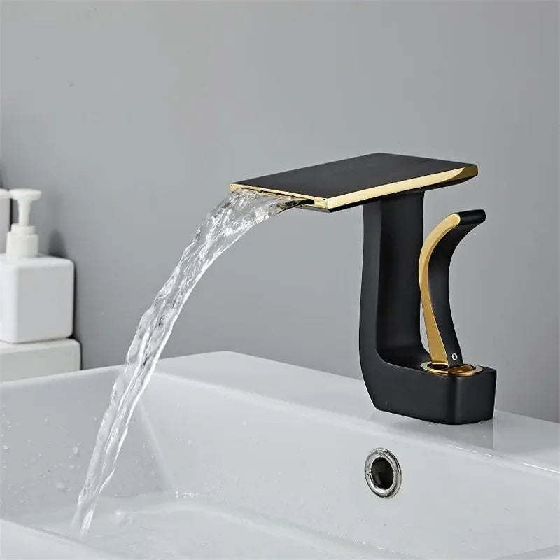 Robinet lavabo salle de bain design géométrique mitigeur plat