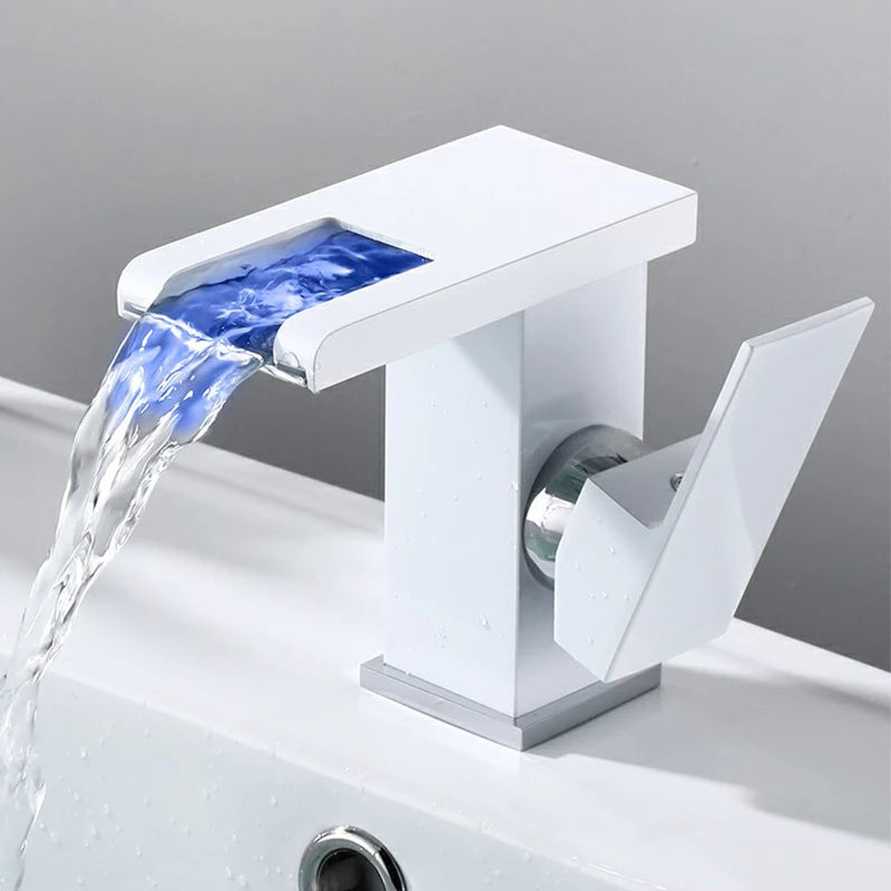 Robinet design cascade LED pour lavabo salle de bain avec température réglable