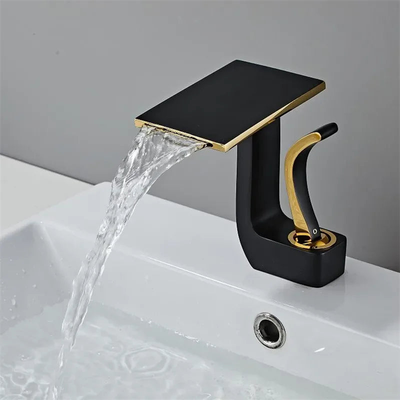 Robinet lavabo salle de bain design géométrique mitigeur plat